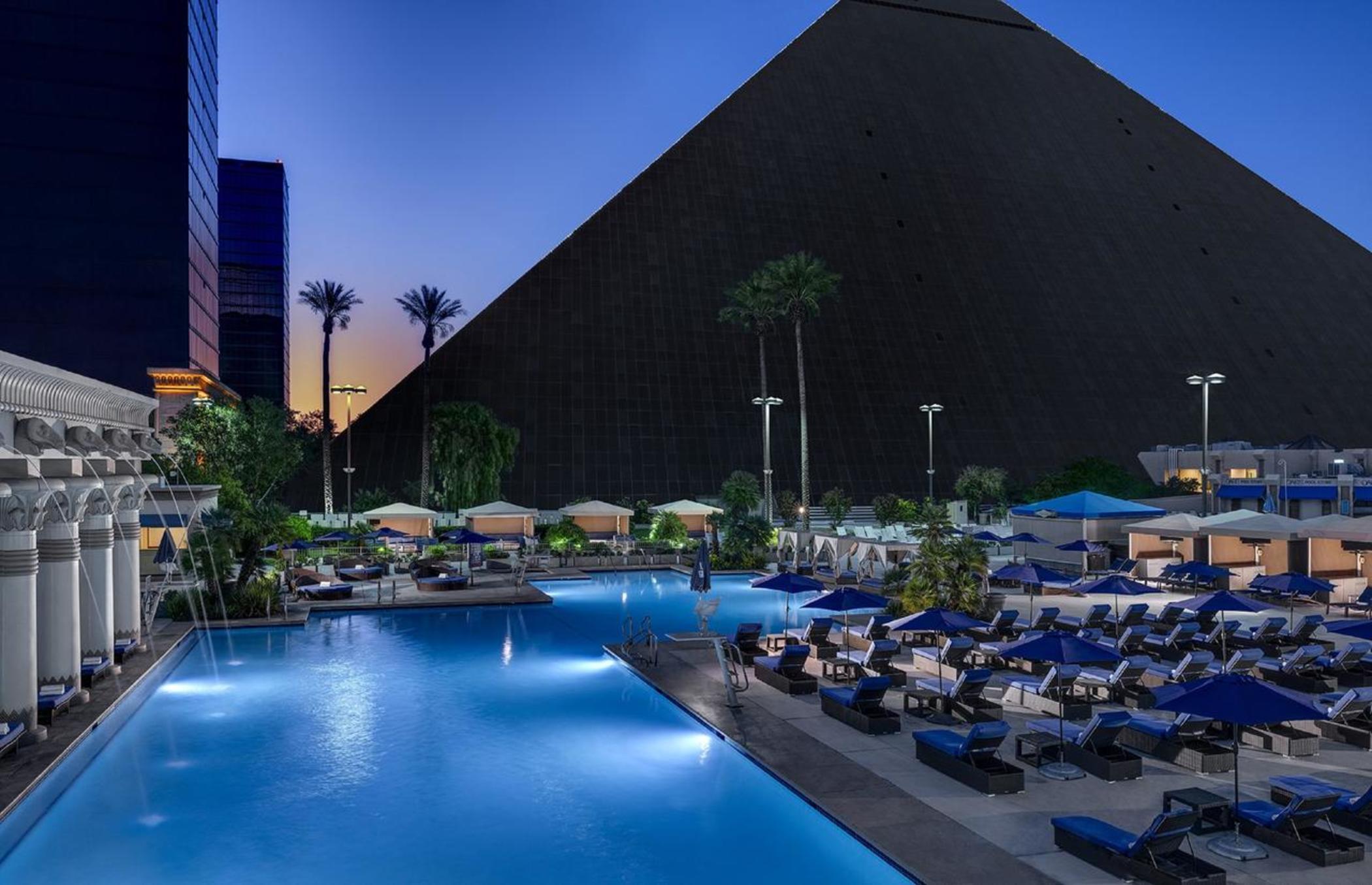 Luxor Hotel Las Vegas Bagian luar foto