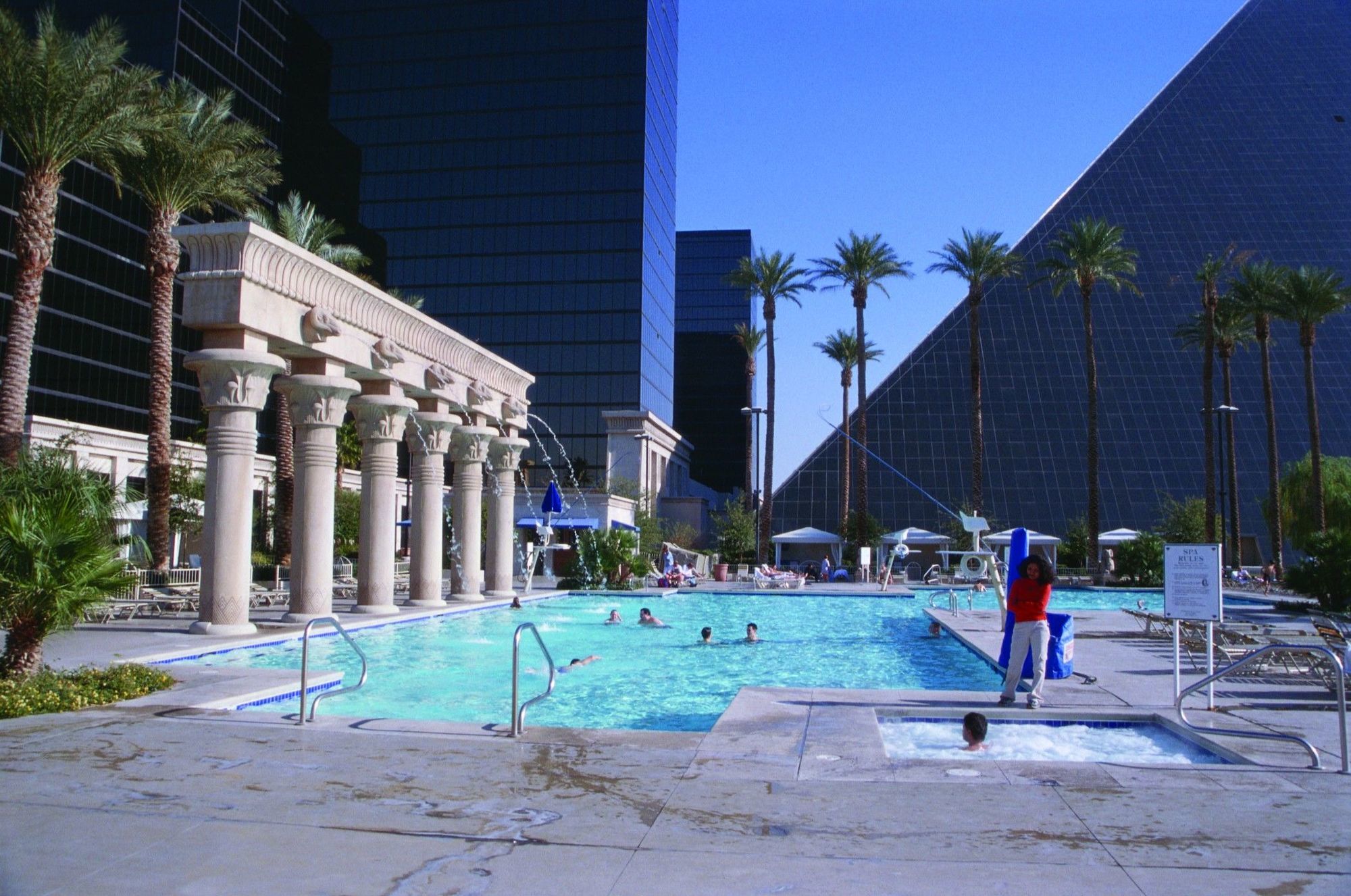 Luxor Hotel Las Vegas Bagian luar foto